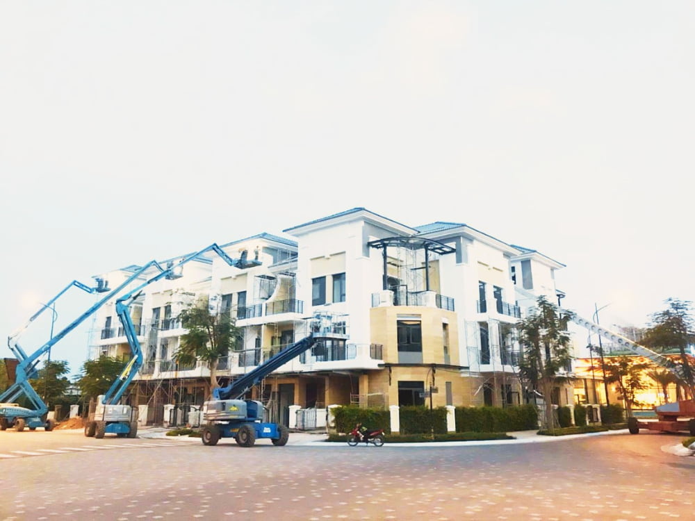 Ứng dụng xe nâng người boom lift trong cuộc sống