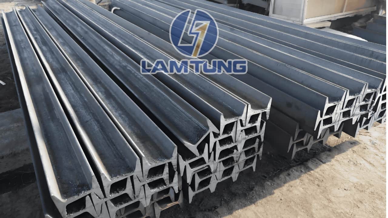 xe nâng người cấu tạo bằng thép carbon cường độ cao